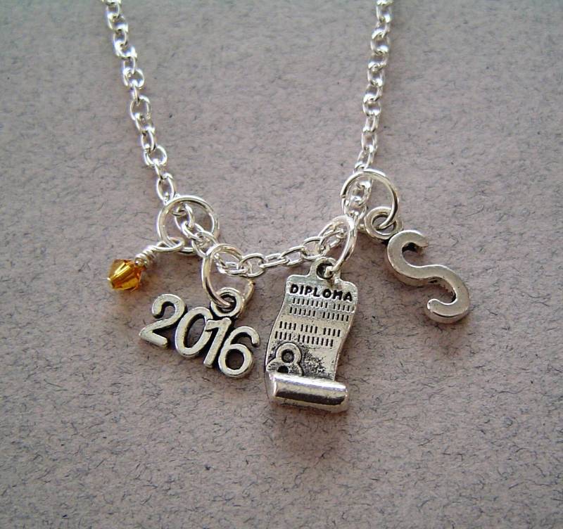 Antikes Silber 2016 Graduate Diploma Halskette. Personalisierte Antik Anfängliche Monogramm Birthstone, Graduation Halskette von HotMixJewelry