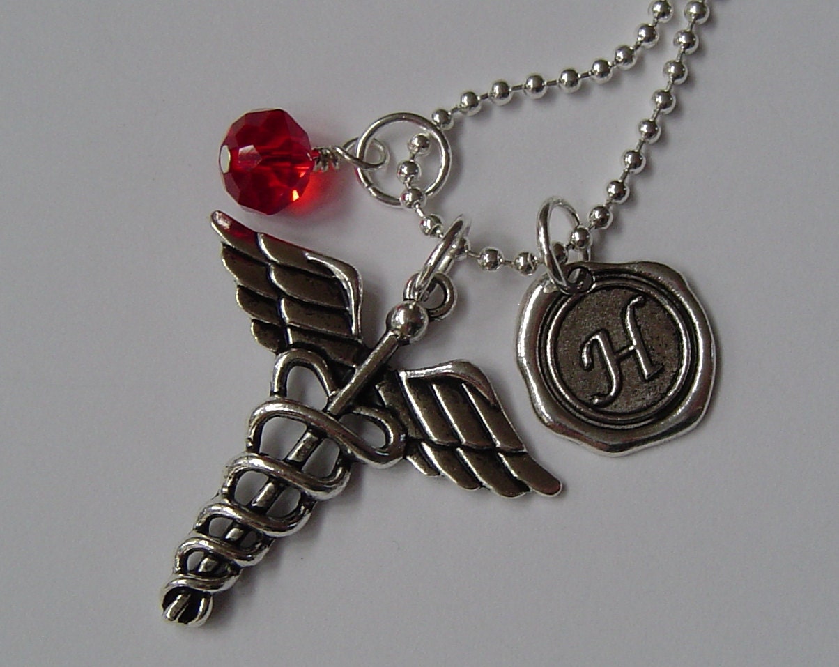 Antikes Silber Geschnitzt Caduceus Symbol Der Medizin Personalisierte Kette Mit Anfänglichen Birthstone Freundschaft Geschenk Beste Freunde von HotMixJewelry
