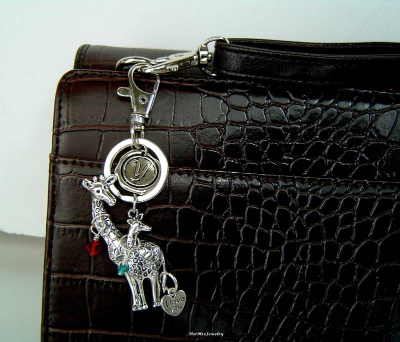 Antikes Silber Zwei Giraffen Und Ich Liebe Dich Charme Personalisierte Schlüsselbund Mit Anfang Birthstone Karabiner Drehverschluss, Mutter Tochter von HotMixJewelry