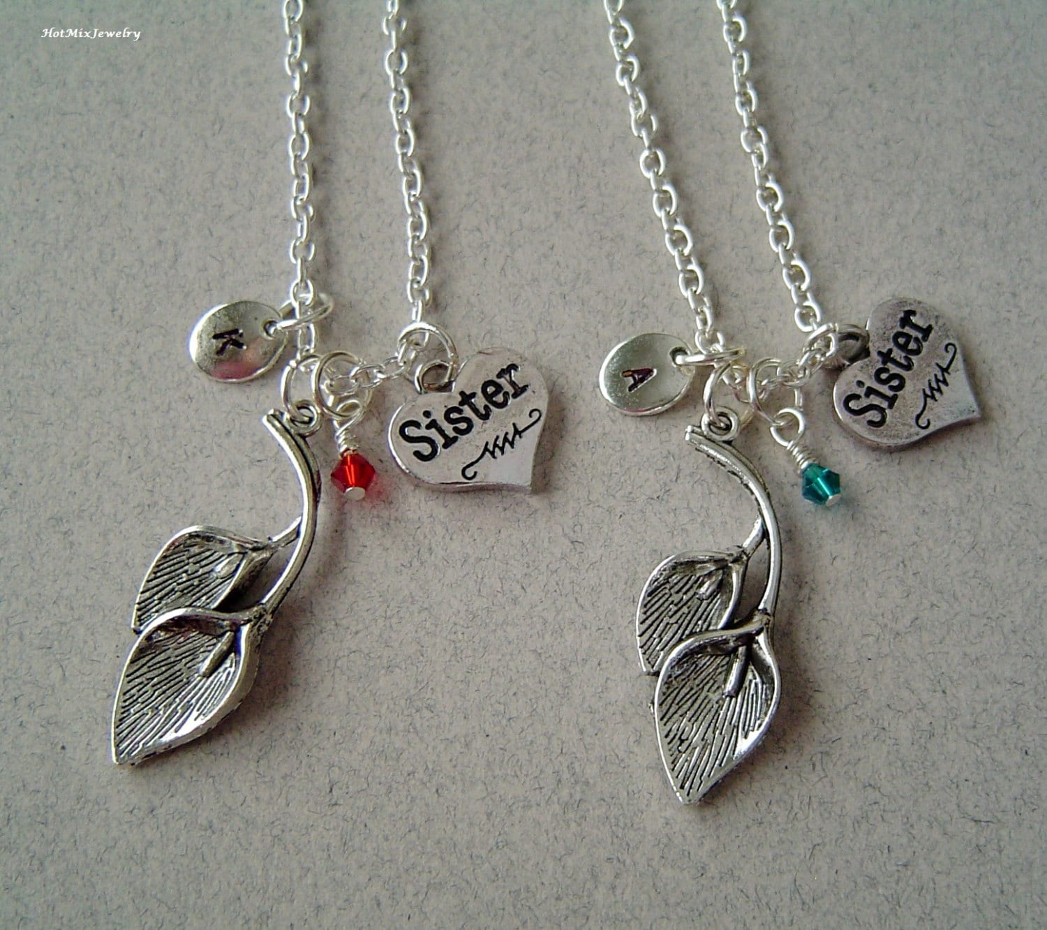 Ein Paar Calla Lilien Schwester Bezaubert Personalisierte Hand Gestempelt Anfängliche Monogramm Birthstone, Antique Silver Sumpfkalla Schwester von HotMixJewelry