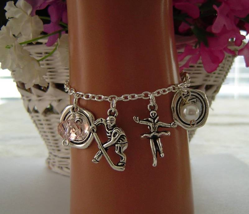 Eiskunstlauf Hockey Personalisierte Armband Mit Anfänglichen Birthstone Antik Silber Figure Skating Mädchen Player Charms Wachs Siegel Anfängliche von HotMixJewelry