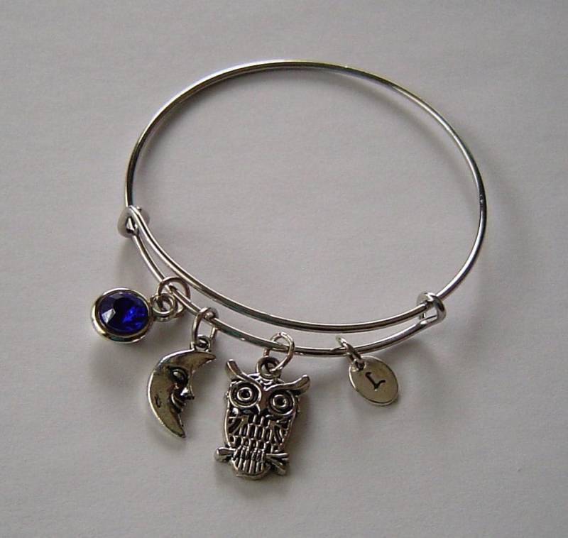 Eule Und Mond Personalisierte Erweiterbar Armreif Armband Von Hand Gestempelt Initial Birthstone, Silber Charm-Armband von HotMixJewelry