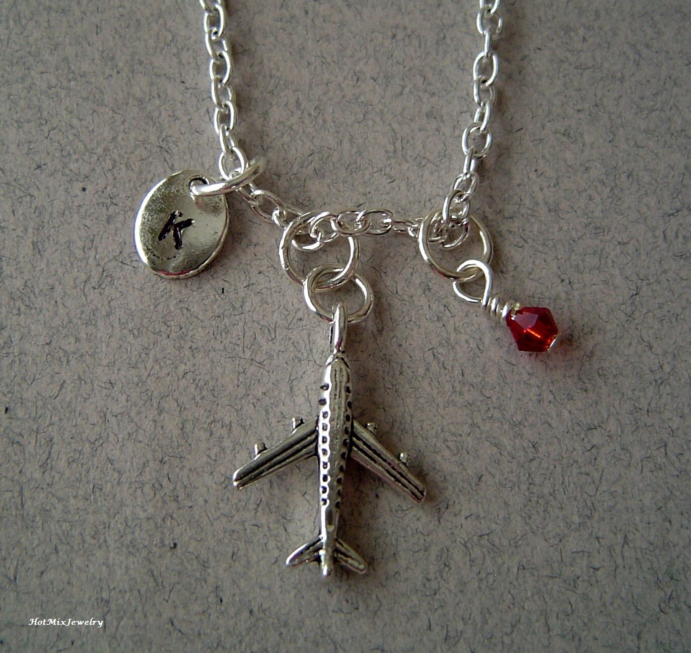 Flugzeug Charm Halskette, Personalisierte Hand Gestempelt Anfängliche Monogramm Birthstone Antik Silber Halskette von HotMixJewelry