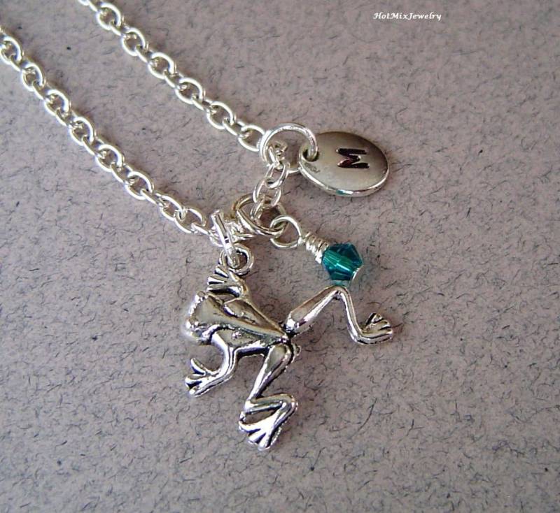 Frosch Charm Halskette, Personalisierte Antik Silber Hand Gestempelt Anfängliche Birthstone Monogramm Halskette von HotMixJewelry