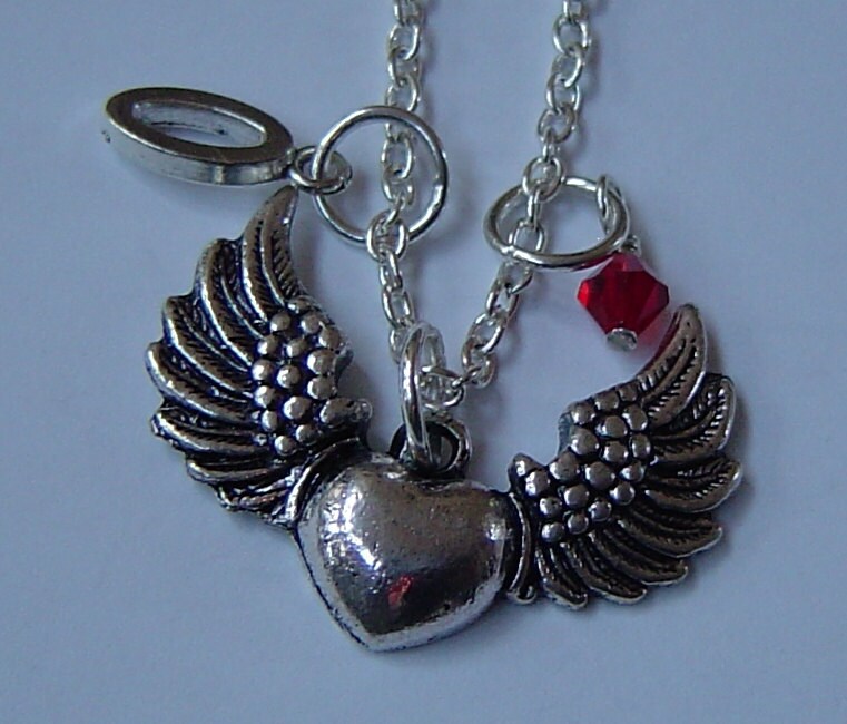 Geflügelte Herz Halskette, Personalisierte Antique Silver Birthstone Initial, Antik Silber Love Heart Mit Angel Wing Halskette von HotMixJewelry