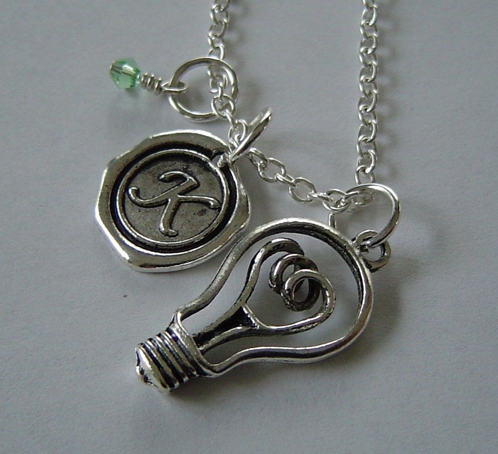 Glühbirne Halskette Necklace, Personalisierte Antik Silber Wax Seal Birthstone Initiale von HotMixJewelry