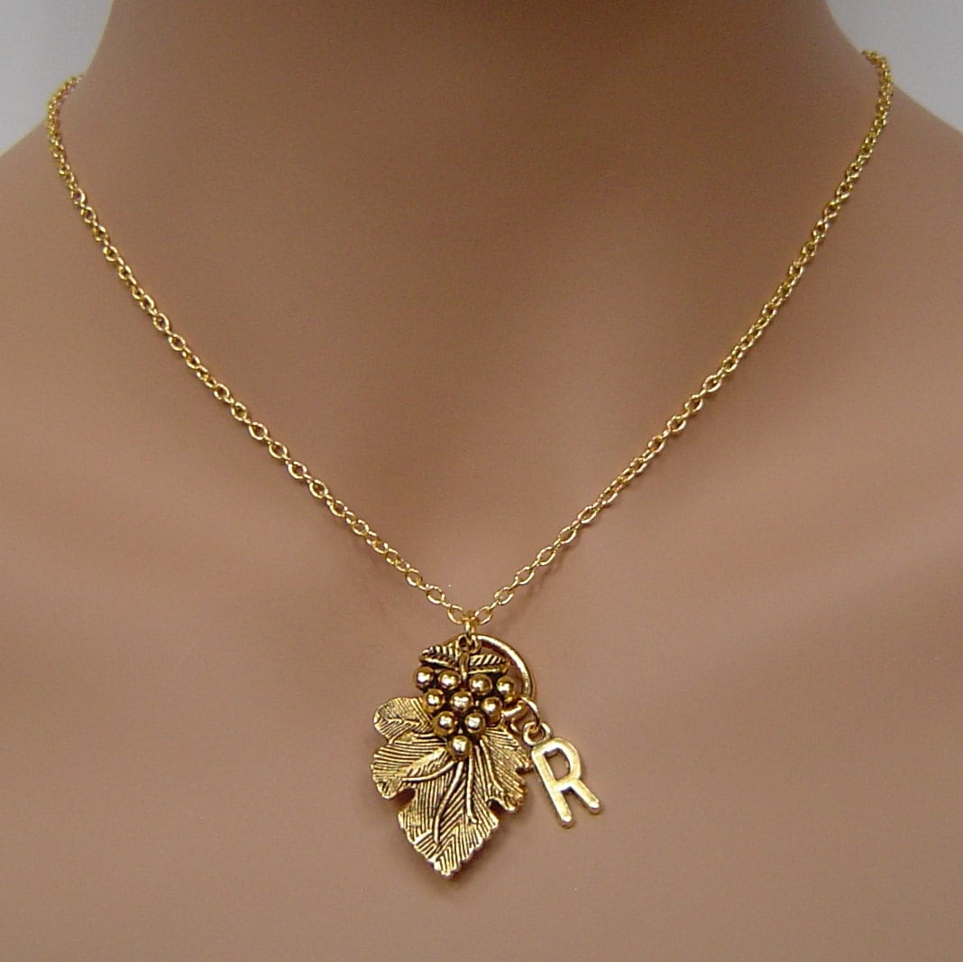 Gold Tone Haufen Von Trauben Und Lassen Sie Personalisierte Halskette Mit Initial, Valentines Day Geburtstag Kette Für Freundin Mama Oma Schwester Gold Tone Haufen Von Trauben Und Lassen Sie Personalisierte Halskette Mit Initial, Valentines Day Geburtstag Kette Für Freundin Mama Oma Schwester von HotMixJewelry