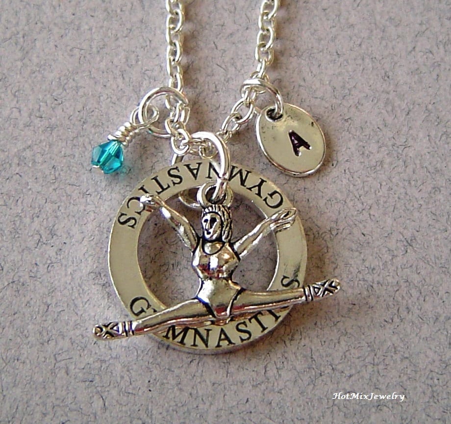 Gymnastik Charm Halskette, Personalisierte Hand Gestempelt Ersten Monogramm Birthstone Antik Silber Turnerin Massage Unterlegscheibe "Gymnastik" von HotMixJewelry