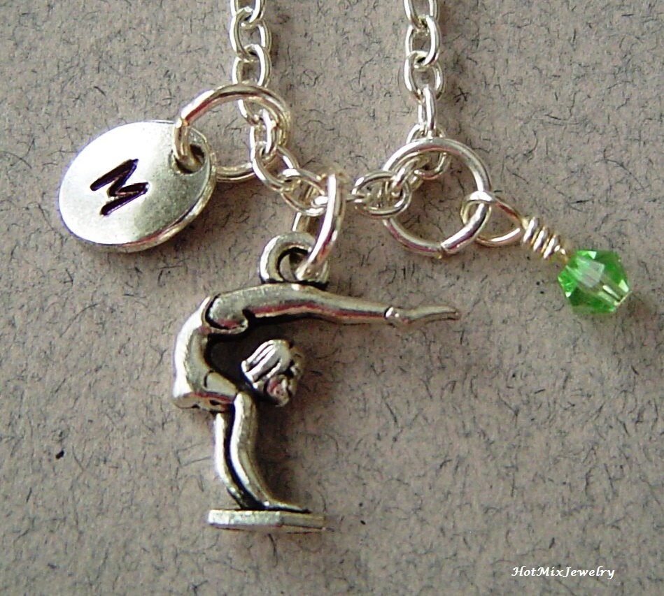 Gymnastik-Halskette, Personalisierte Hand Gestempelt Anfängliche Monogramm Birthstone Antique Silver Turnerin Charm Halskette von HotMixJewelry