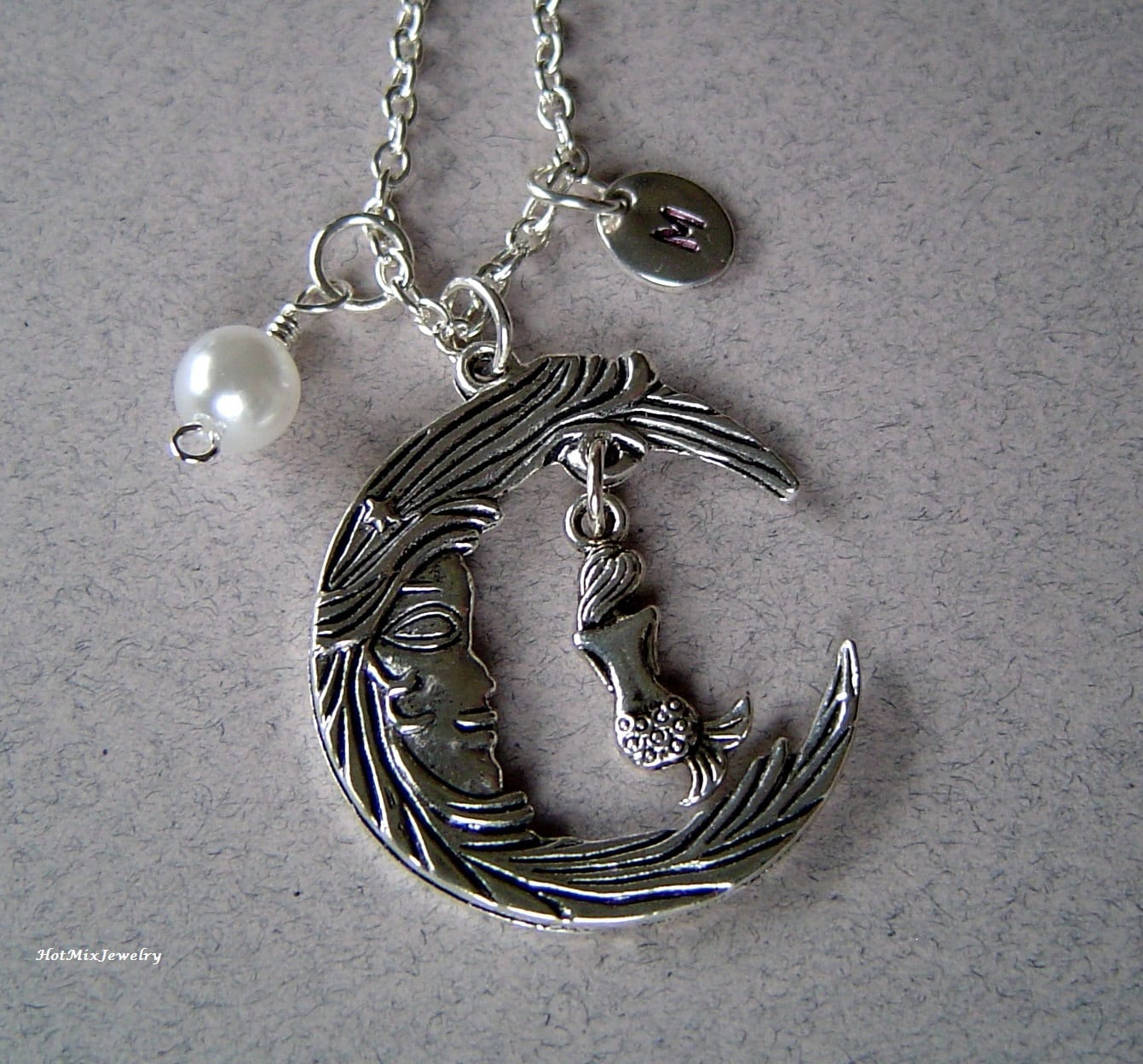 Halbmond Mond Gesicht Charm Halskette, Personalisierte Antik Silber Hand Gestempelt Anfängliche Birthstone, Monogramm Mit Meerjungfrau Kette von HotMixJewelry