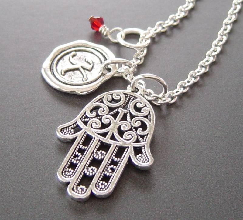 Hamsa Charm Halskette, Personalisierte Antik Silber Wax Seal Geburt Stein Anfängliche, Hand Halskette von HotMixJewelry