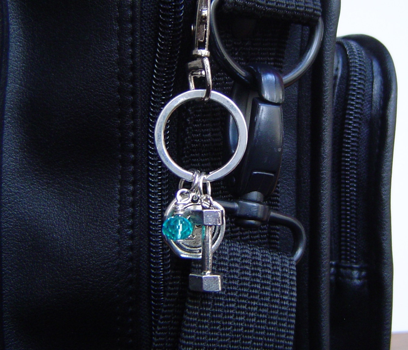 Hantel-Charme-Schlüsselanhänger, Personalisierte Antik Silber Wachs-Siegel-Initial Und Birthstone Schlüsselanhänger, Hantel Charme Schlüsselanhänger von HotMixJewelry