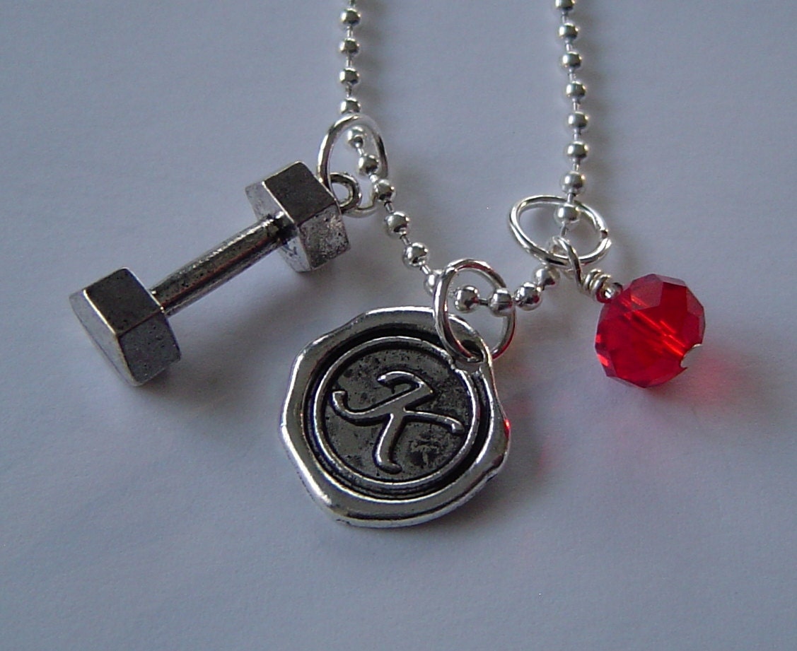 Hantel-Halskette, Personalisierte Wax Seal Anfängliche Monogramm Birthstone Antik Silber Hantel Charm Halskette von HotMixJewelry