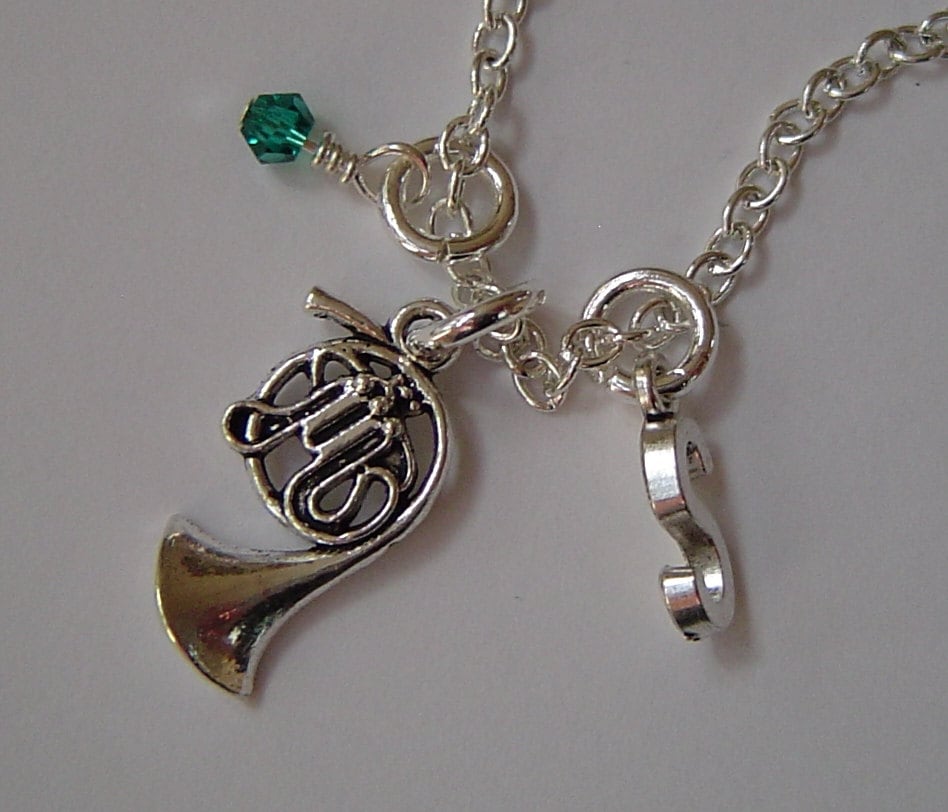 Horn-Halskette, Personalisierte Antike Silberne Geburtsstein-Initiale, Hornhalskette von HotMixJewelry