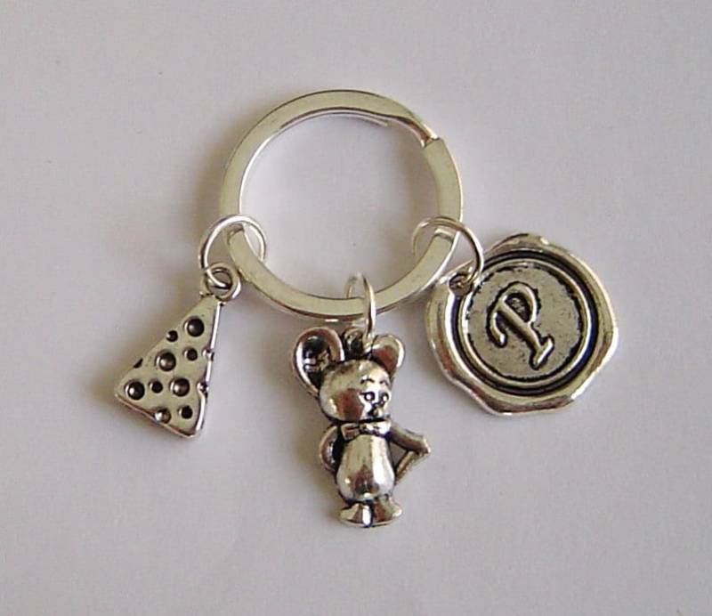 Käse Maus Personalisierte Schlüsselanhänger Mit Initial, Beste Geschenk Für Mädchen Und Jungen, Liebt Halskette & Jungen Humored Geschichte von HotMixJewelry