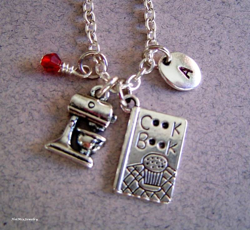 Kochbuch Und Küche Mixer Charm Halskette, Personalisierte Hand Gestempelt Anfängliche Monogramm Birthstone Antik Silber Halskette Kochen von HotMixJewelry