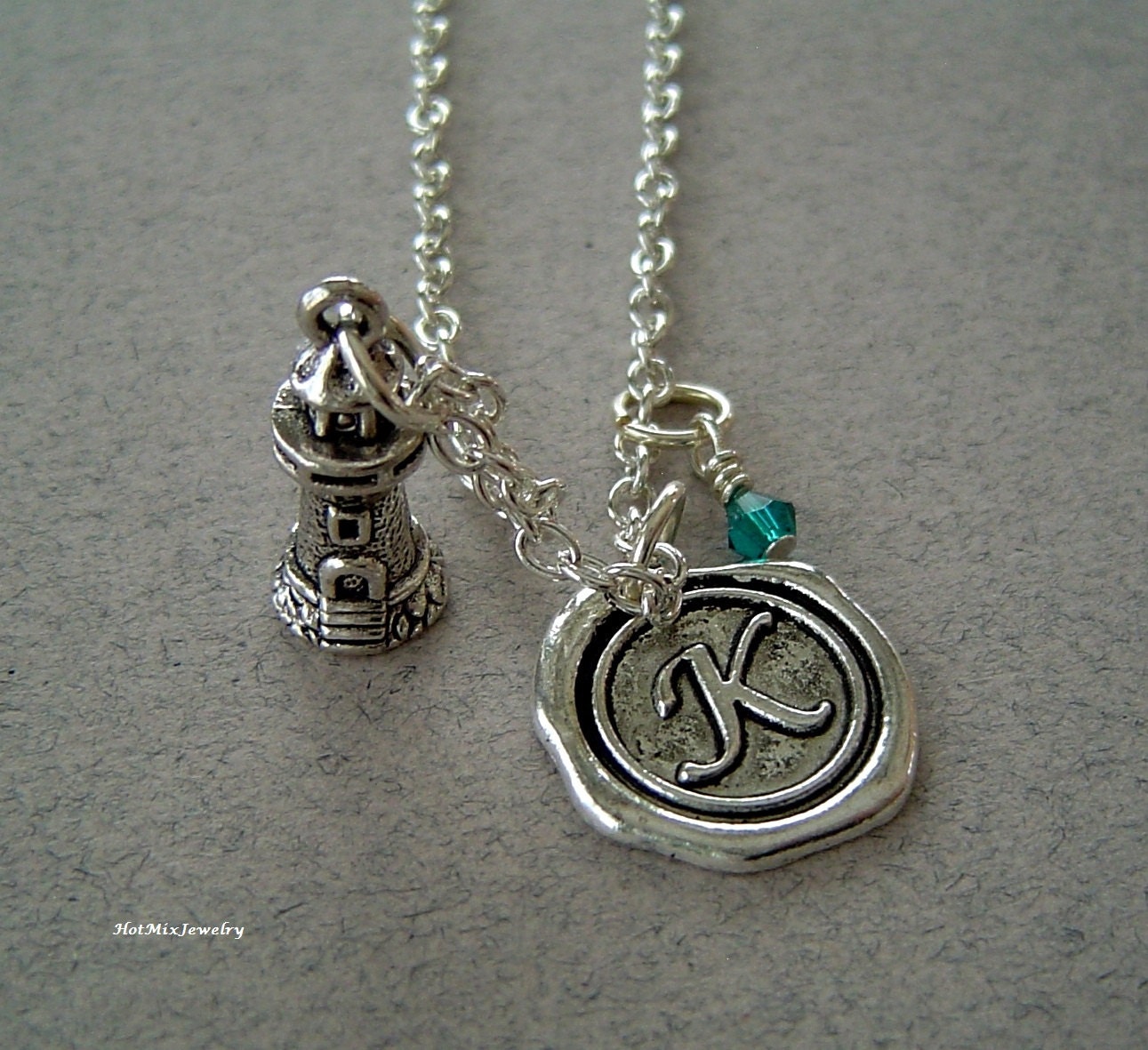 Leuchtturm Charm Halskette, Personalisierte Antik Silber Wax Seal Birthstone Initiale von HotMixJewelry