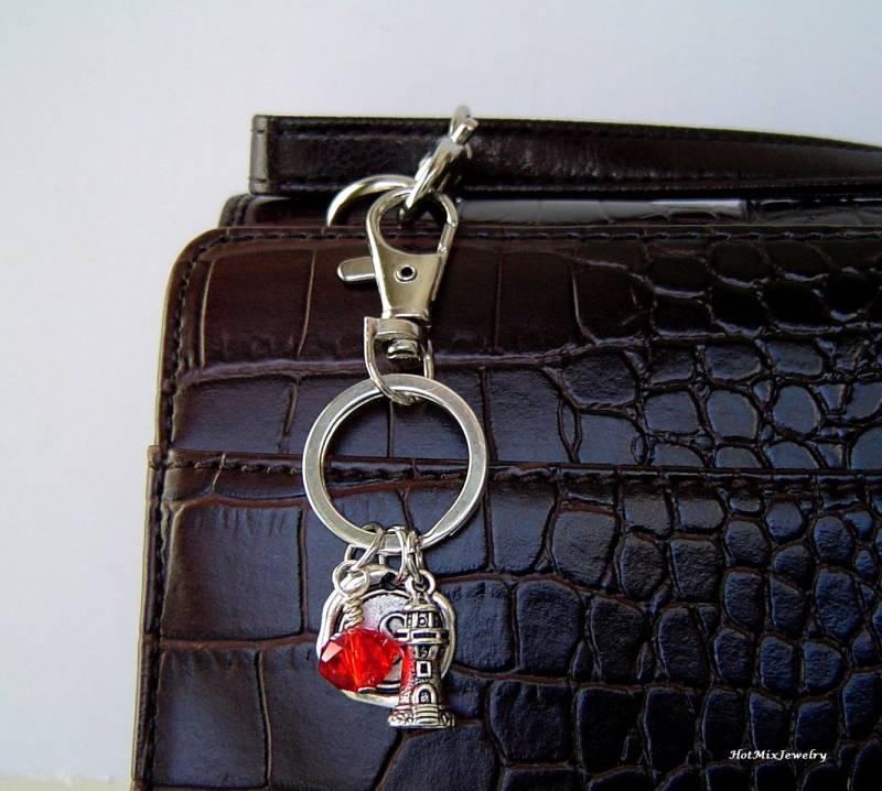 Leuchtturm-Charme-Schlüsselanhänger, Personalisierte Antik Silber Wachs Siegel Erste Schlüsselanhänger, Leuchtturm Charme Schlüsselanhänger Leuchtturm-Charme-Schlüsselanhänger, Personalisierte Antik Silber Wachs Siegel Erste Schlüsselanhänger, Leuchtturm Charme Schlüsselanhänger von HotMixJewelry