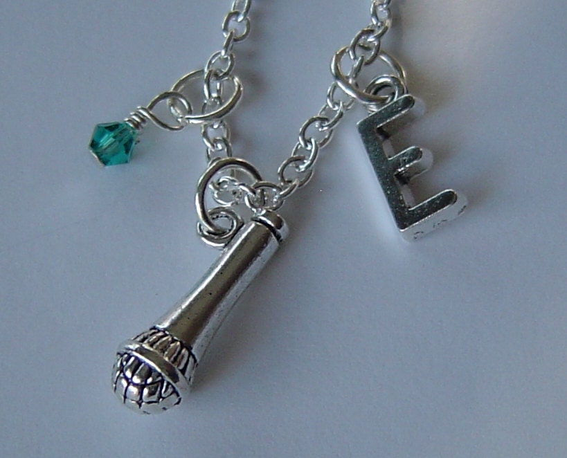Mikrofon-Halskette, Personalisierte Antik Silber Anfängliche Birthstone Monogramm Mikrofon Charm Halskette von HotMixJewelry