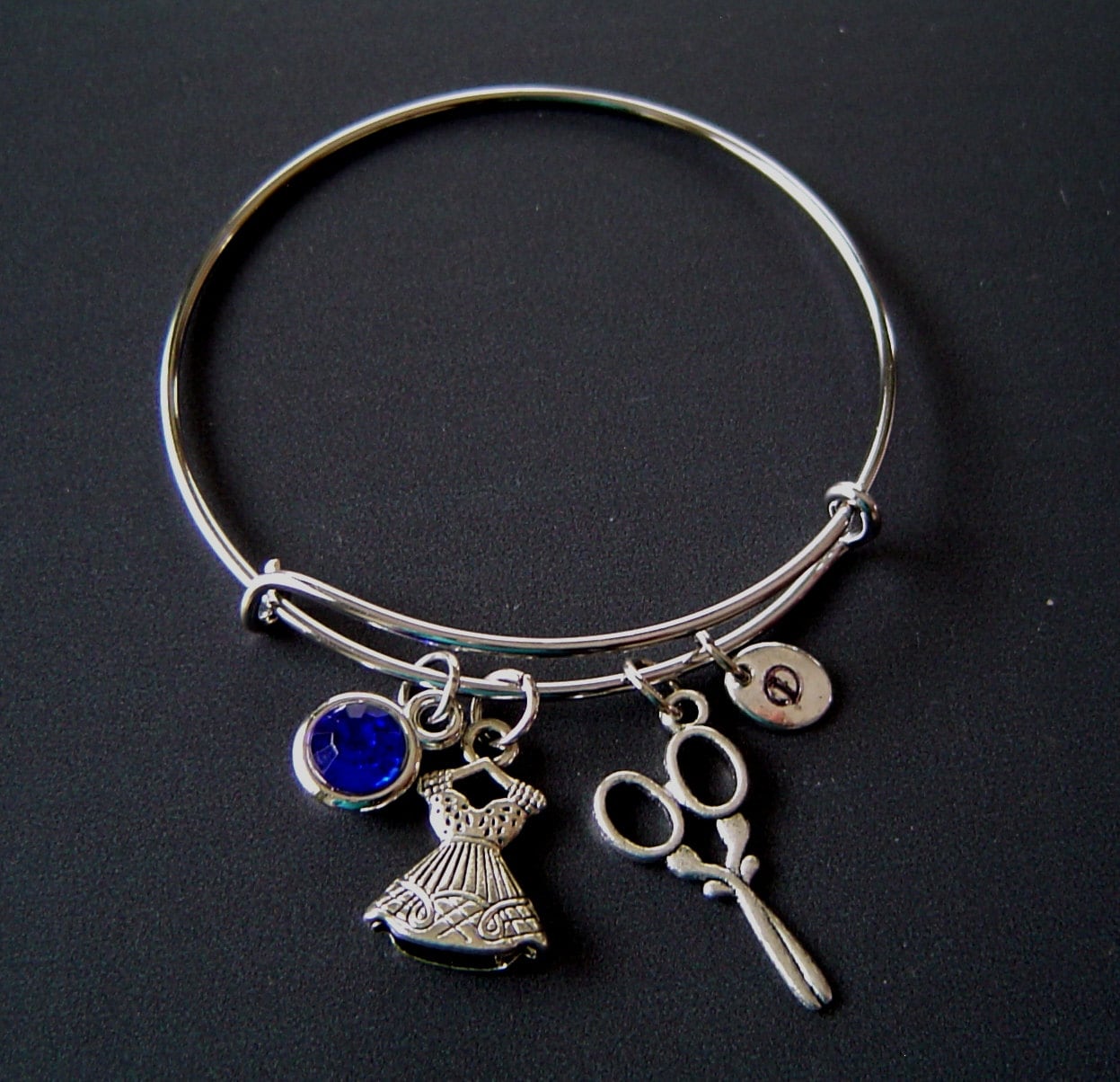 Mode-Designer Schneider Personalisierte Erweiterbar Armreif Armband Von Hand Gestempelt Erste Birthstone, Silber Schere Kleid Charm von HotMixJewelry