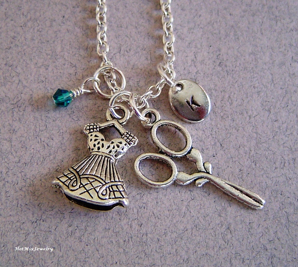 Modedesigner Schneider Charm Halskette, Personalisierte Hand Gestempelt Anfangsmonogramm Birthstone Antique Party Kleid Schere Charms Halskette von HotMixJewelry