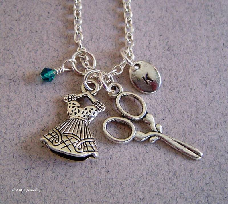 Modedesigner Schneider Charm Halskette, Personalisierte Hand Gestempelt Anfangsmonogramm Birthstone Antique Party Kleid Schere Charms Halskette von HotMixJewelry