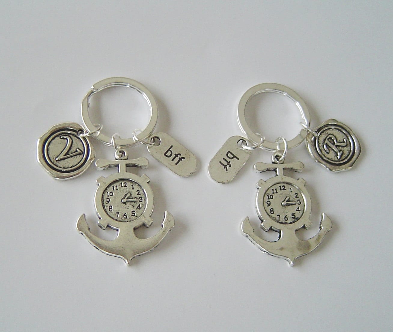 Paar Anker Uhr Schlüsselbunde Mit Anfänglichen Bff Tag, Besten Freund Für Immer Personalisiert Anfängliche Antik Silber Schlüsselanhänger Paar Anker Uhr Schlüsselbunde Mit Anfänglichen Bff Tag, Besten Freund Für Immer Personalisiert Anfängliche Antik Silber Schlüsselanhänger von HotMixJewelry