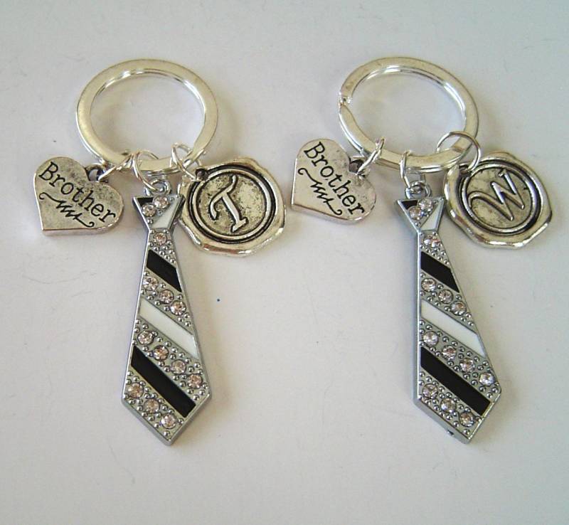 Paar Besten Freunde Personalisierte Schlüsselanhänger Mit Initial, Tie Bruder Herz Charms, Freundschaft Geschenk Für Stört von HotMixJewelry