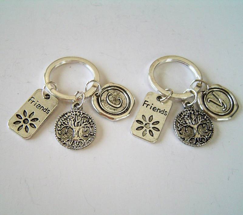 Paar Von Life Tree Friends Charme Best Personalisierte Schlüsselanhänger Mit Initial, Freundschaft Geschenk Für Freunde von HotMixJewelry