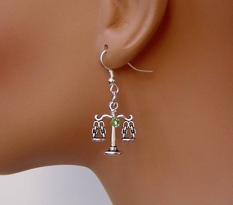 Personalisierte Ohrringe Mit Dem Von Ihnen Gewählten Geburtsstein, Antike Silberwaage Der Gerechtigkeit Charm Für Mädchen, Mutter, Schwester, Freunde von HotMixJewelry