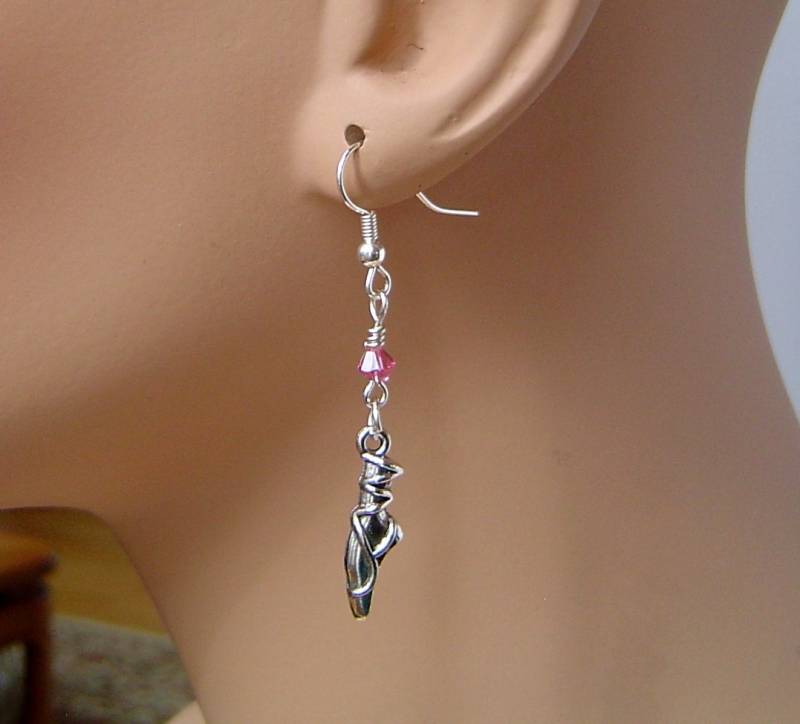 Personalisierte Ohrringe Mit Ihrem Gewählten Birthstone, Antik Silber 3D Ballet Slipper Reiz Für Mädchen Mom Schwester Freunde; Beste Geschenk Personalisierte Ohrringe Mit Ihrem Gewählten Birthstone, Antik Silber 3D Ballet Slipper Reiz Für Mädchen Mom Schwester Freunde; Beste Geschenk von HotMixJewelry