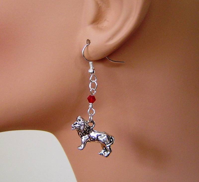 Personalisierte Ohrringe Mit Ihrem Gewählten Birthstone, Antik Silber Löwe Reiz Für Mädchen Mom Schwester Freunde; Beste Geschenk Personalisierte Ohrringe Mit Ihrem Gewählten Birthstone, Antik Silber Löwe Reiz Für Mädchen Mom Schwester Freunde; Beste Geschenk von HotMixJewelry