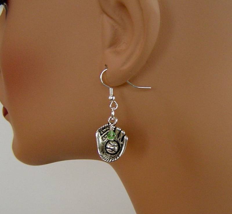 Personalisierte Ohrringe Mit Ihrem Gewählten Birthstone, Antiken Amulett Aus Silber Softball Handschuh Für Mädchen Mom Schwester Freunde von HotMixJewelry