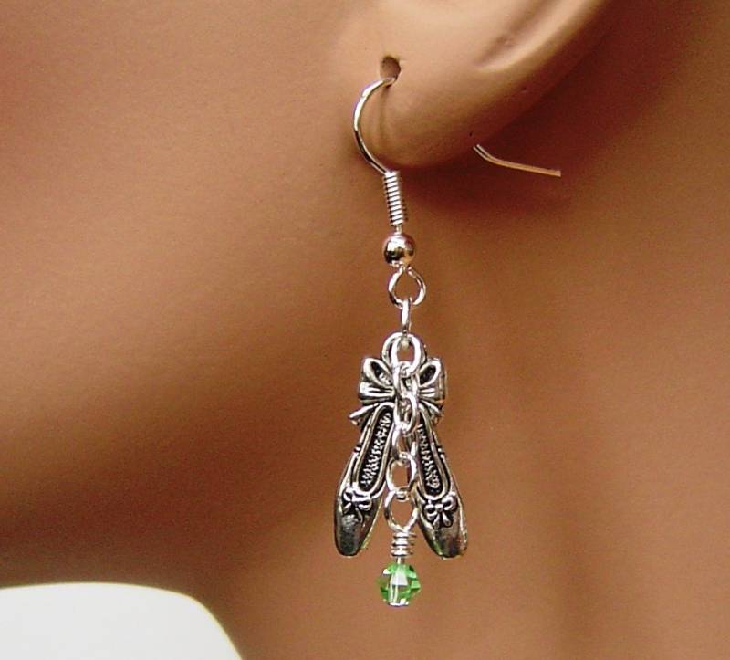Personalisierte Ohrringe Mit Ihrem Gewählten Birthstone Antique Silber Ballett Schuhe Charme Für Mädchen Mom Schwester Freunde; Beste Geschenk Personalisierte Ohrringe Mit Ihrem Gewählten Birthstone Antique Silber Ballett Schuhe Charme Für Mädchen Mom Schwester Freunde; Beste Geschenk von HotMixJewelry