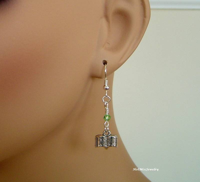 Personalisierte Ohrringe Mit Your Chosen Birthstone, Antike Eröffnete Buch Amulett Aus Silber Für Mädchen Mom Schwester Freunde Personalisierte Ohrringe Mit Your Chosen Birthstone, Antike Eröffnete Buch Amulett Aus Silber Für Mädchen Mom Schwester Freunde von HotMixJewelry