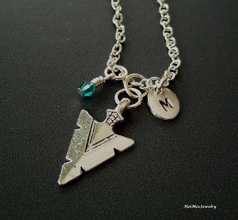 Pfeilspitze Charm Halskette, Personalisierte Antik Silber Hand Gestempelt Anfängliche Birthstone Halskette von HotMixJewelry