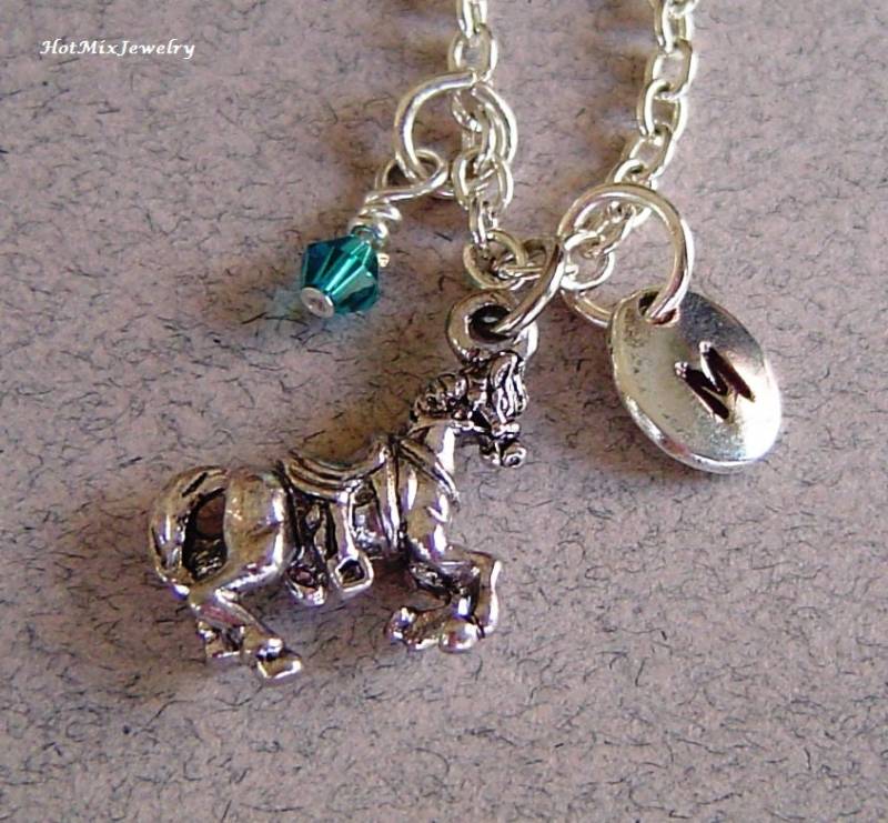 Pferd Halskette, Personalisierte Hand Gestempelt Ersten Monogramm Birthstone, Antique Silver Horse Halskette von HotMixJewelry