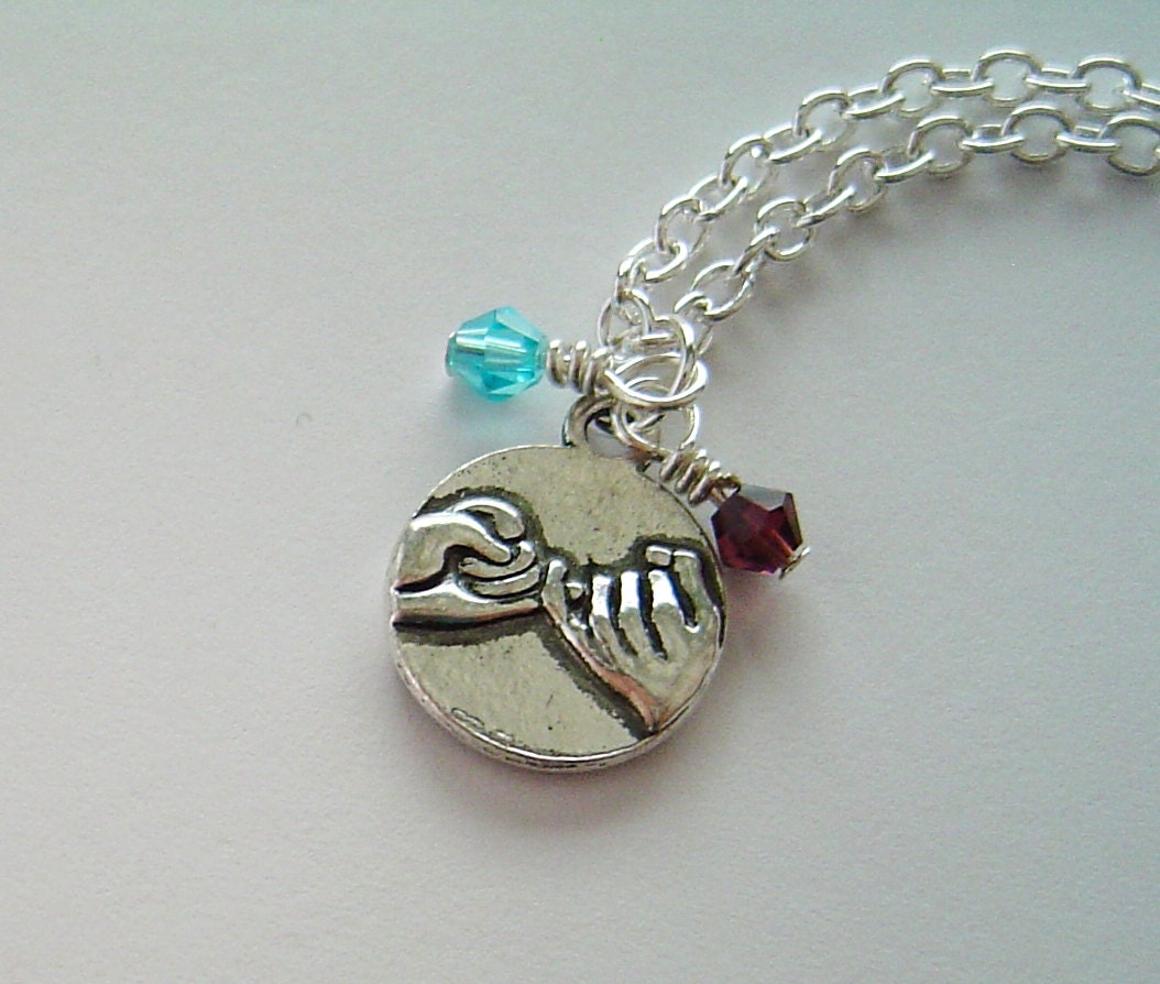Pinky Promise Charm Halskette Mit 2 Birthstones, Beste Freundin Personifiziert Halskette, Antiken Silber Freund Swear Versprechen von HotMixJewelry