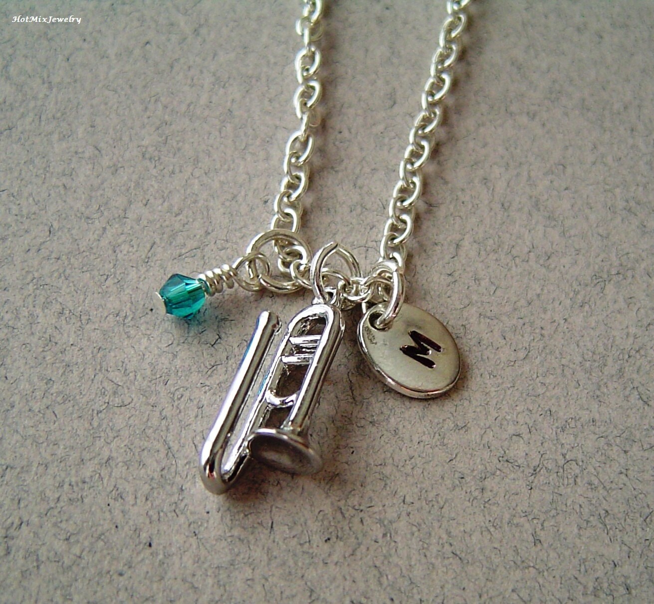 Posaune Charm Halskette, Personalisierte Hand Gestempelt Anfangsmonogramm Geburtsstein, Versilberte Halskette von HotMixJewelry