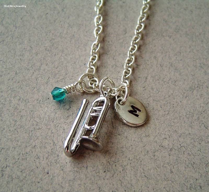 Posaune Charm Halskette, Personalisierte Hand Gestempelt Anfangsmonogramm Geburtsstein, Versilberte Halskette von HotMixJewelry
