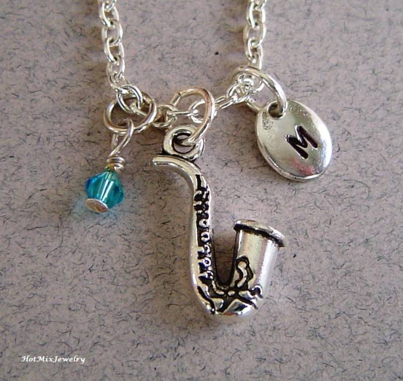 Saxophon-Halskette, Personalisierte Hand Gestempelt Anfängliche Monogramm Birthstone, Antique Silver Saxophon Charm Halskette von HotMixJewelry