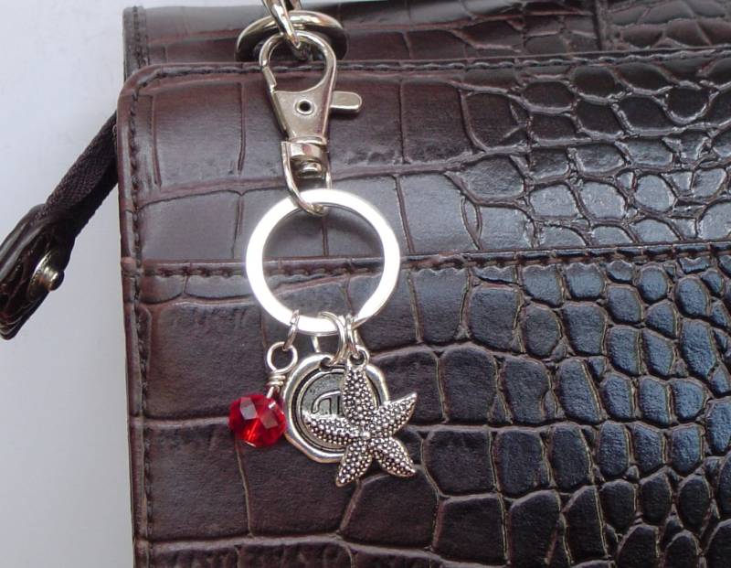 Seestern Charme Schlüsselanhänger, Personalisierte Antik Silber Wachs Versiegeln Erste Und Birthstone Antique Silberne Anhänger Schlüsselanhänger von HotMixJewelry