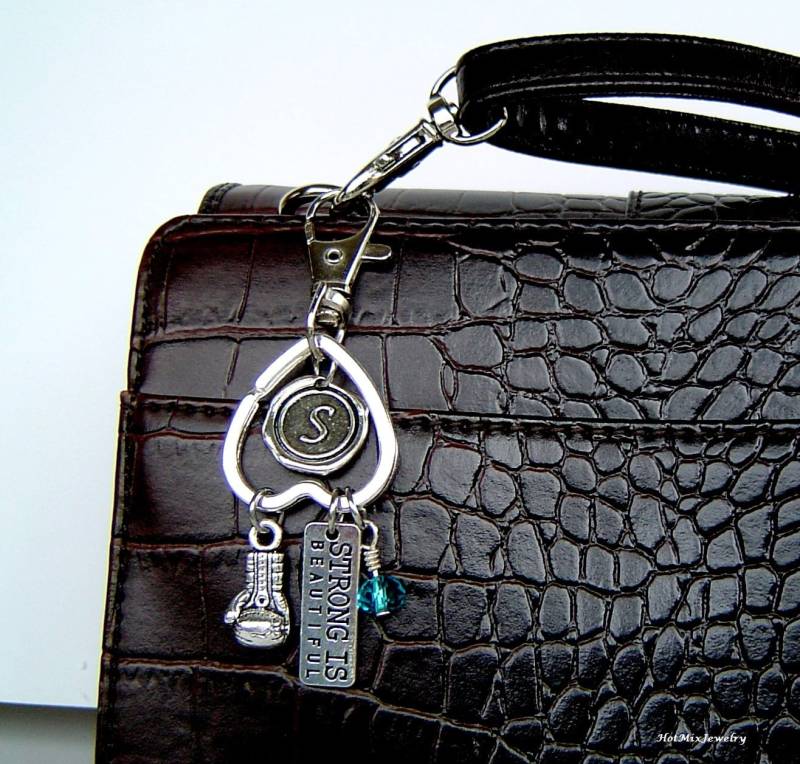 Stark Ist Schön Boxhandschuh Charm Herz Schlüsselanhänger, Personalisierte Antik Silber Wachs Siegel Initial Birthstone, Stark Schlüsselanhänger von HotMixJewelry