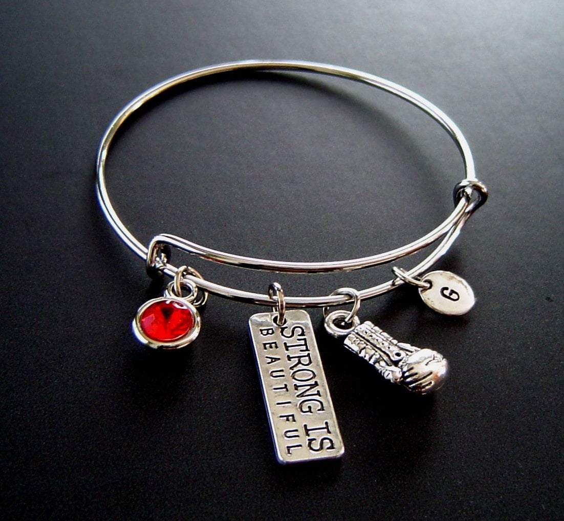 Stark Ist Schön Boxhandschuh Personalisierte Erweiterbar Armreif Armband Von Hand Gestempelt Erste Geburtsstein, Silber Starke Schöne Box Handschuh von HotMixJewelry