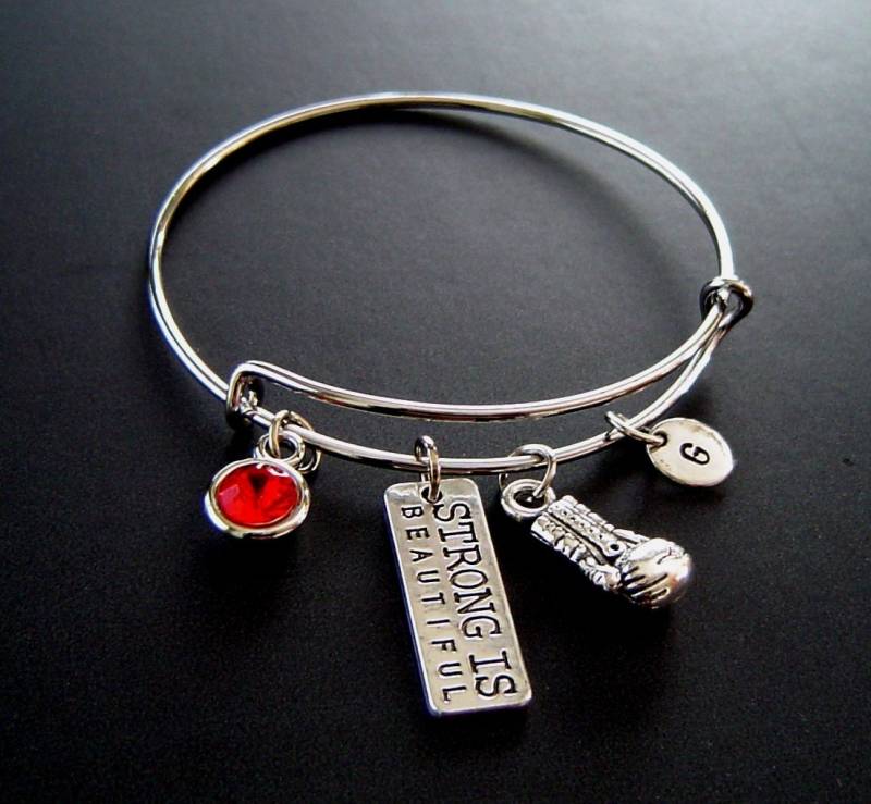 Stark Ist Schön Boxhandschuh Personalisierte Erweiterbar Armreif Armband Von Hand Gestempelt Erste Geburtsstein, Silber Starke Schöne Box Handschuh von HotMixJewelry