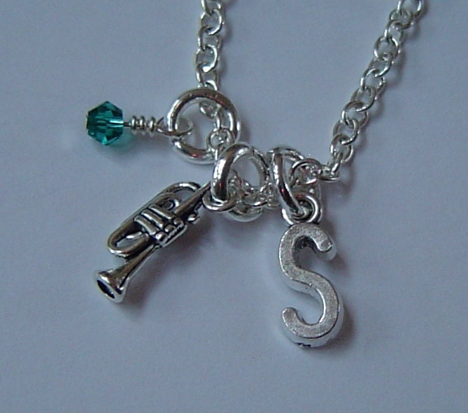 Trompete Charm Halskette, Personalisierte Antique Silver Birthstone Initial, Antik Silber Halskette von HotMixJewelry