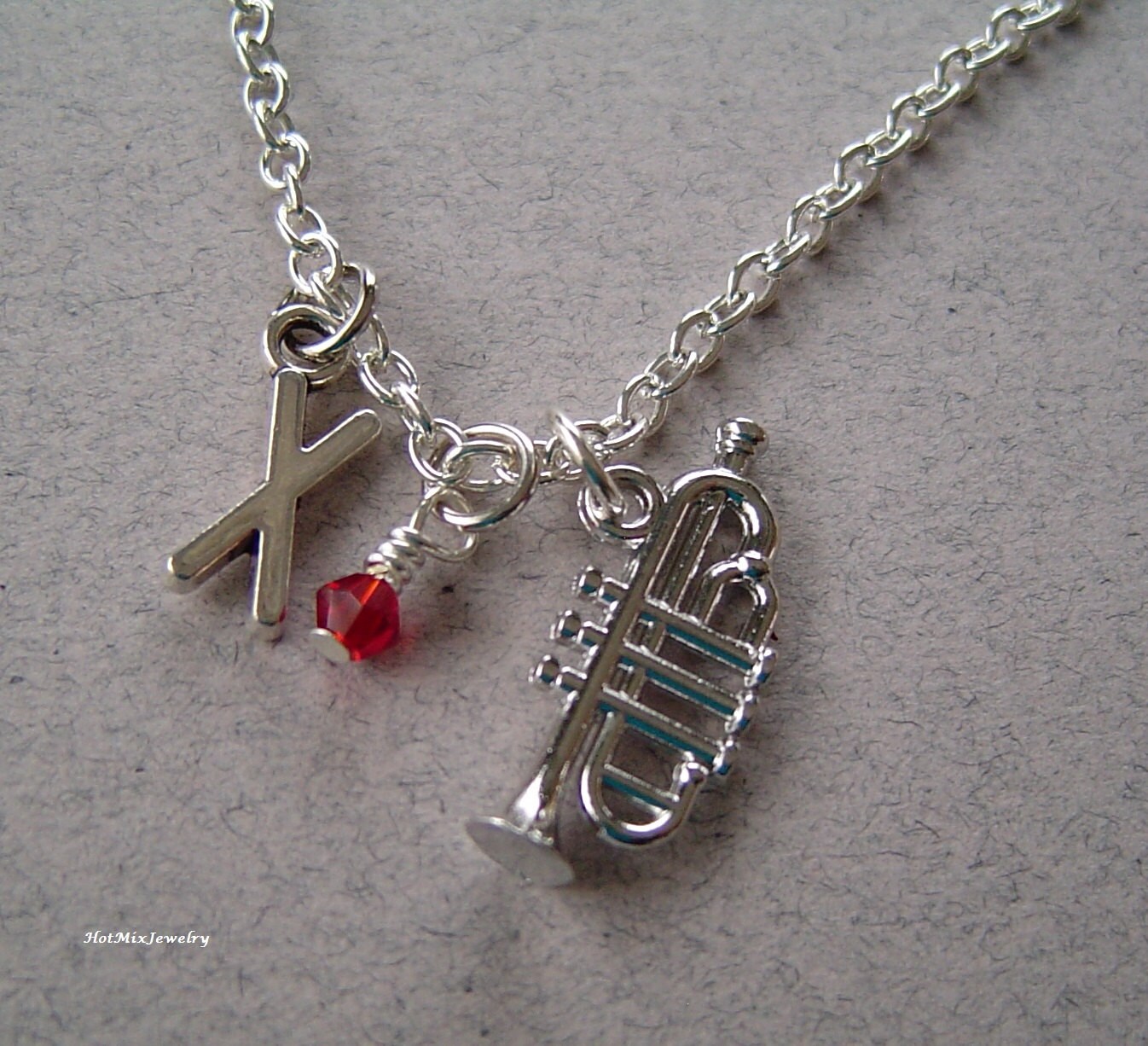 Trompete Charm Halskette, Personalisierte Antique Silver Birthstone Initial, Plated Halskette von HotMixJewelry