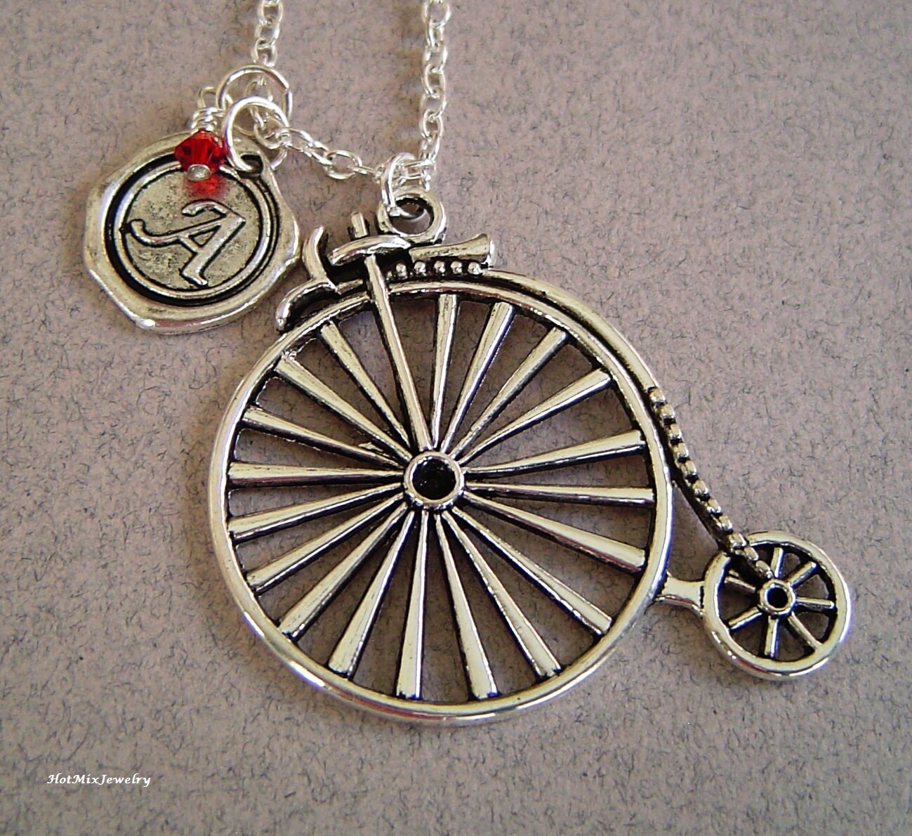 Winzige Hochrad Fahrrad Charm Halskette, Personalisierte Antique Silver Wax Seal Birthstone Initial, Bike Halskette von HotMixJewelry