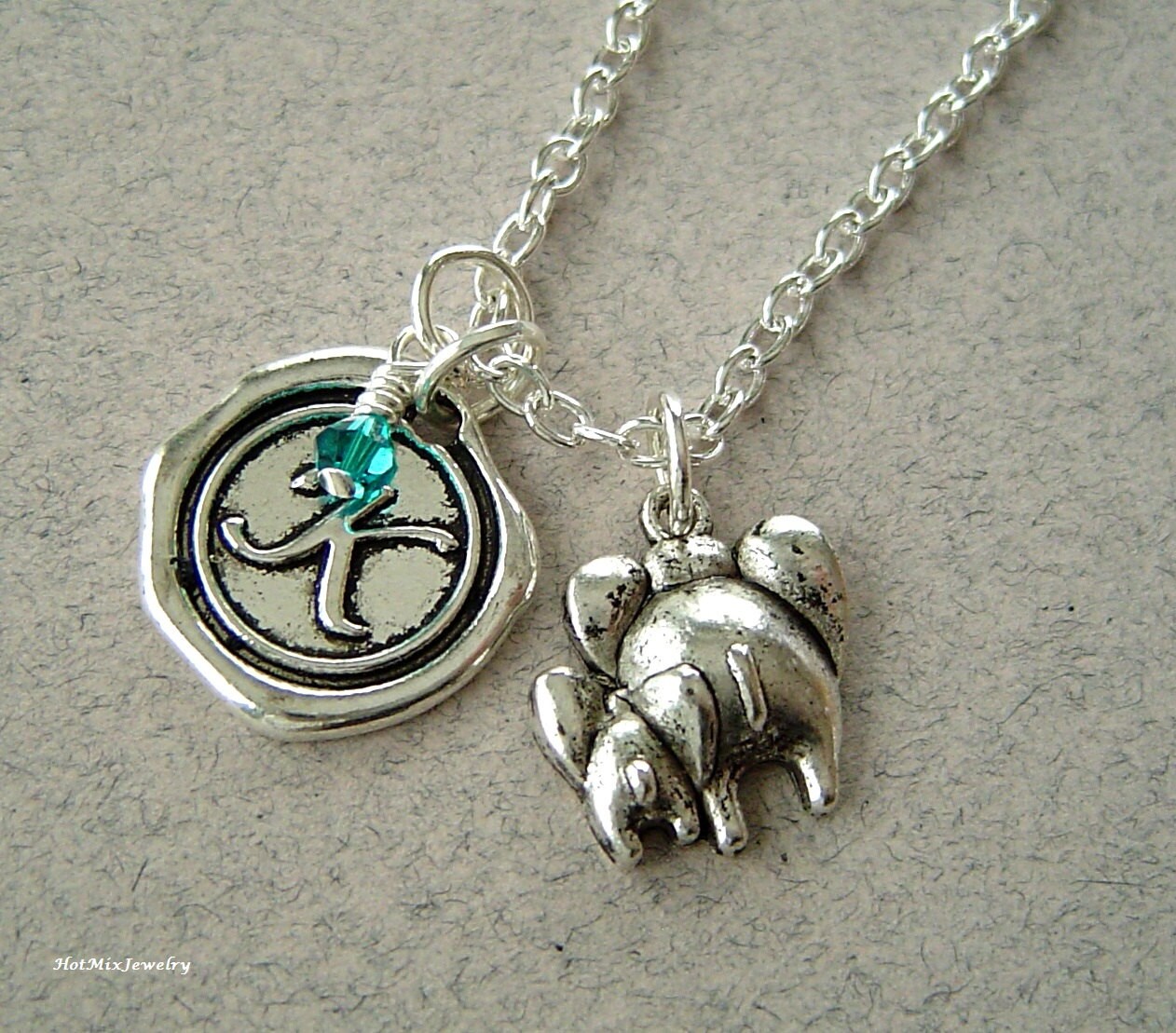 Zwei Elefanten Charm Halskette, Personalisierte Antik Silber Wax Seal Birthstone Initial, Mutter Tochter, Best Friends Elefant Halskette von HotMixJewelry