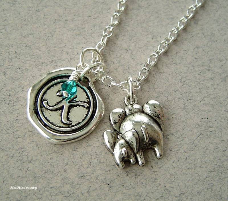 Zwei Elefanten Charm Halskette, Personalisierte Antik Silber Wax Seal Birthstone Initial, Mutter Tochter, Best Friends Elefant Halskette von HotMixJewelry